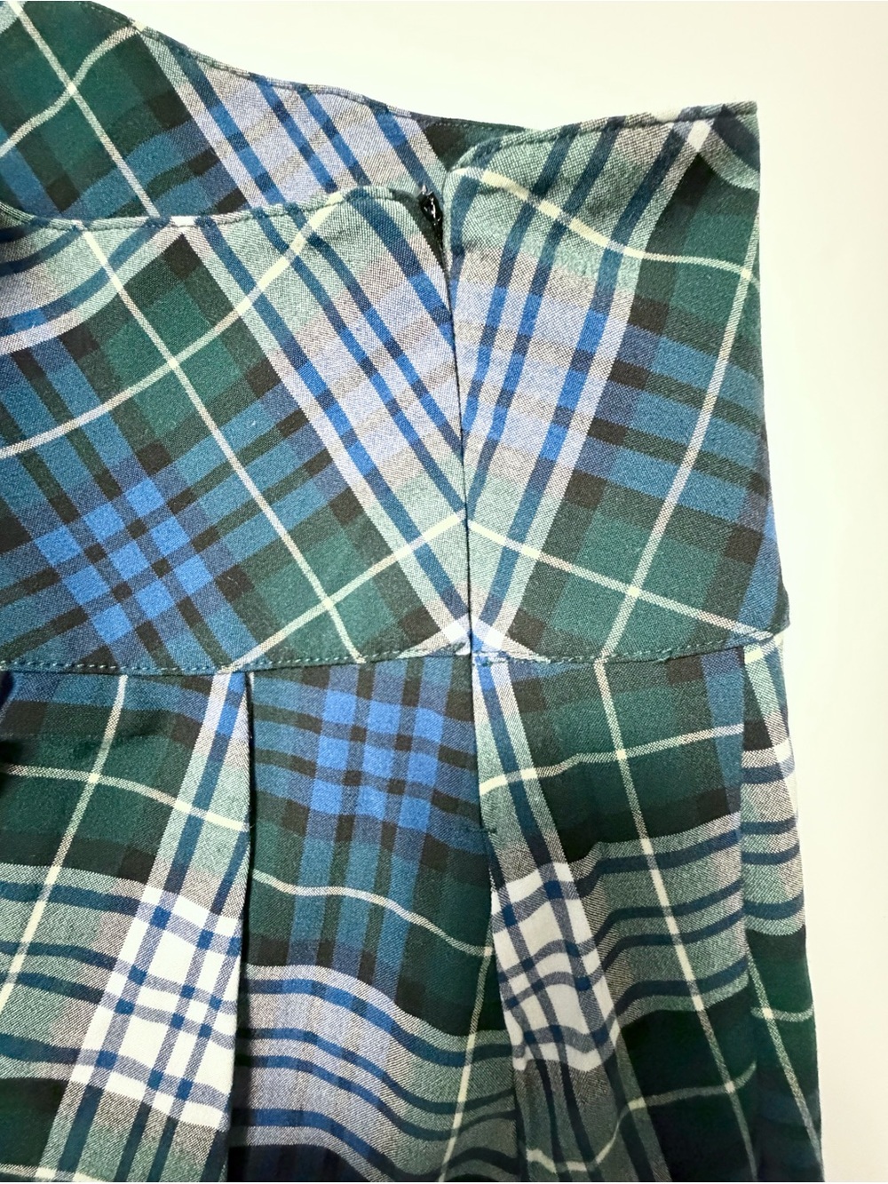 American Eagle Outfitters plaid pleated stretch mini skirt size 4 green/blue - Picture 5 of 9